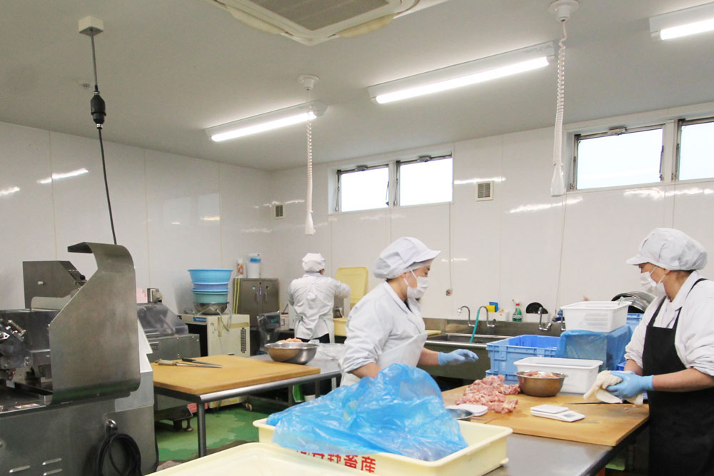 食品加工の様子